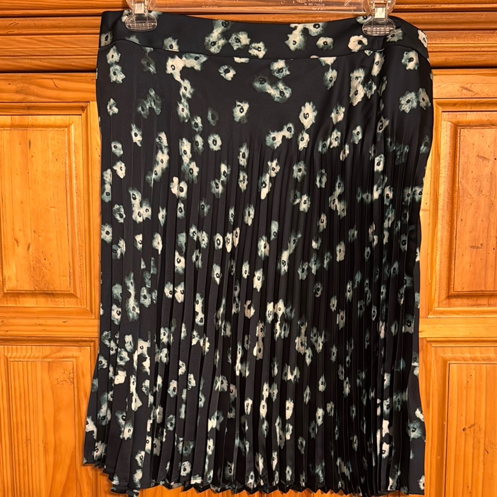 Very Dark Forest Green Simply Vera pleated skirt